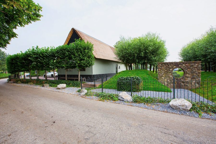 Tuin van Vriezekoop aan de voorkant